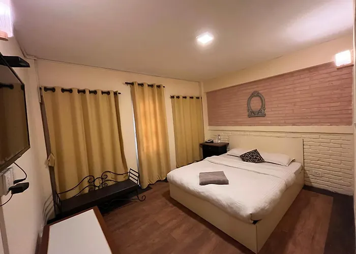 Suryamoon Bed & Breakfast *